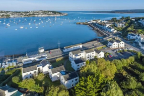 A charming 2 bed apartment overlooking the estuary